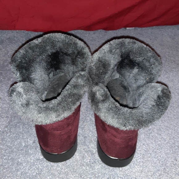 Red fluffy Boots - Picture 4 of 5